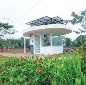 Pos keamanan dengan panel sel surya: Mengikuti konsep green building